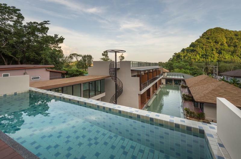 Chermantra Aonang & Pool